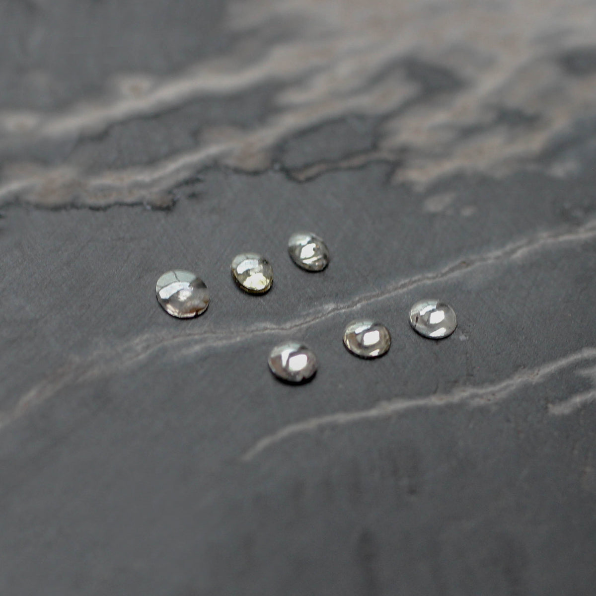 ナチュラルダイヤモンド 0.07ct カボションカット 2.8mm×2.8mm×1.0mm【MJ3166】