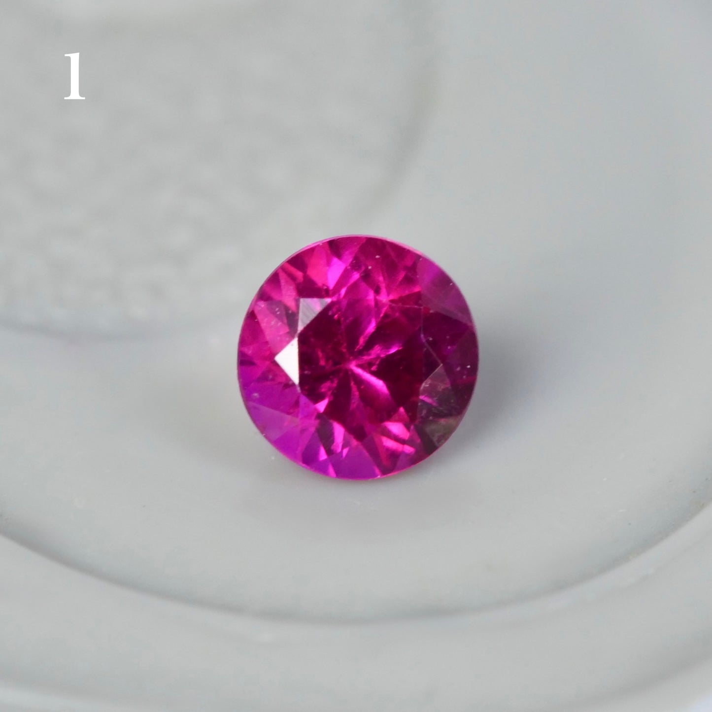 【期間・数量限定特別価格】ルビー ラウンドカット 約2.6~2.7mm 【MJ2831】