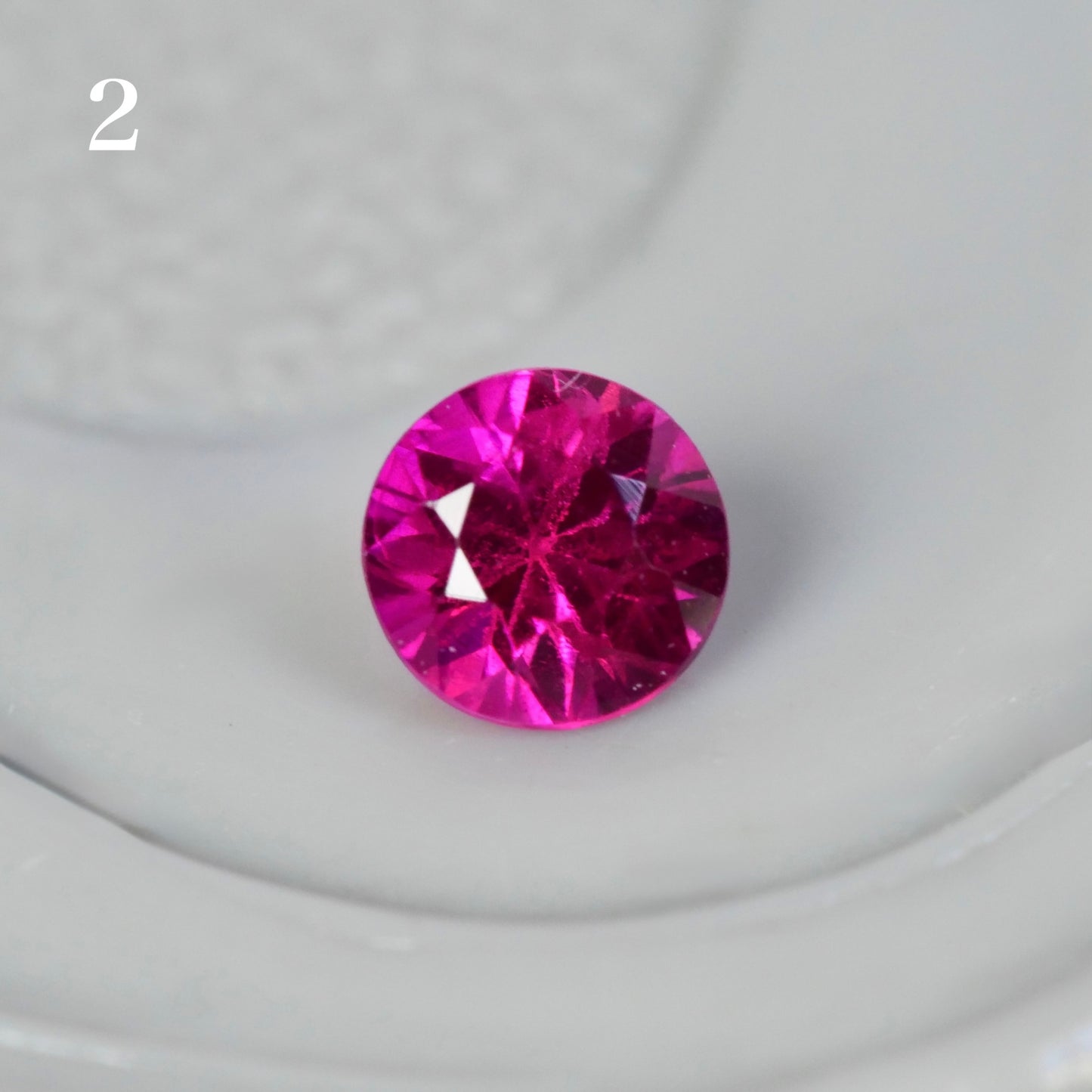 【期間・数量限定特別価格】ルビー ラウンドカット 約2.6~2.7mm 【MJ2831】