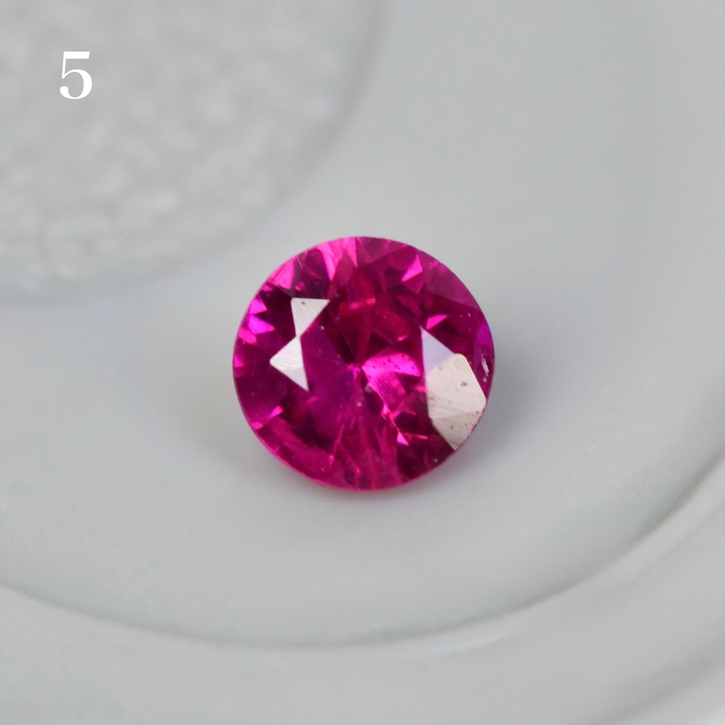 【期間・数量限定特別価格】ルビー ラウンドカット 約2.6~2.7mm 【MJ2831】