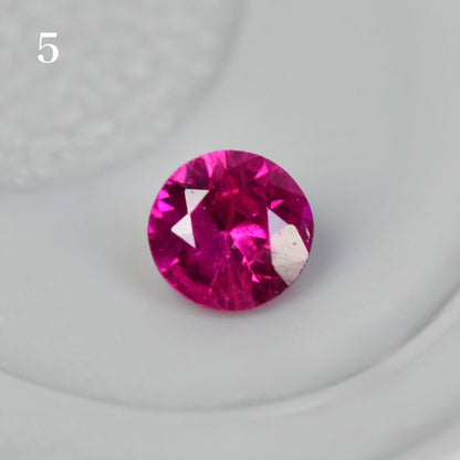 【期間・数量限定特別価格】ルビー ラウンドカット 約2.6~2.7mm 【MJ2831】