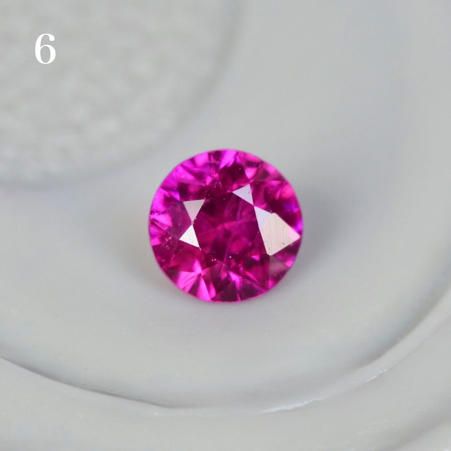 【期間・数量限定特別価格】ルビー ラウンドカット 約2.6~2.7mm 【MJ2831】