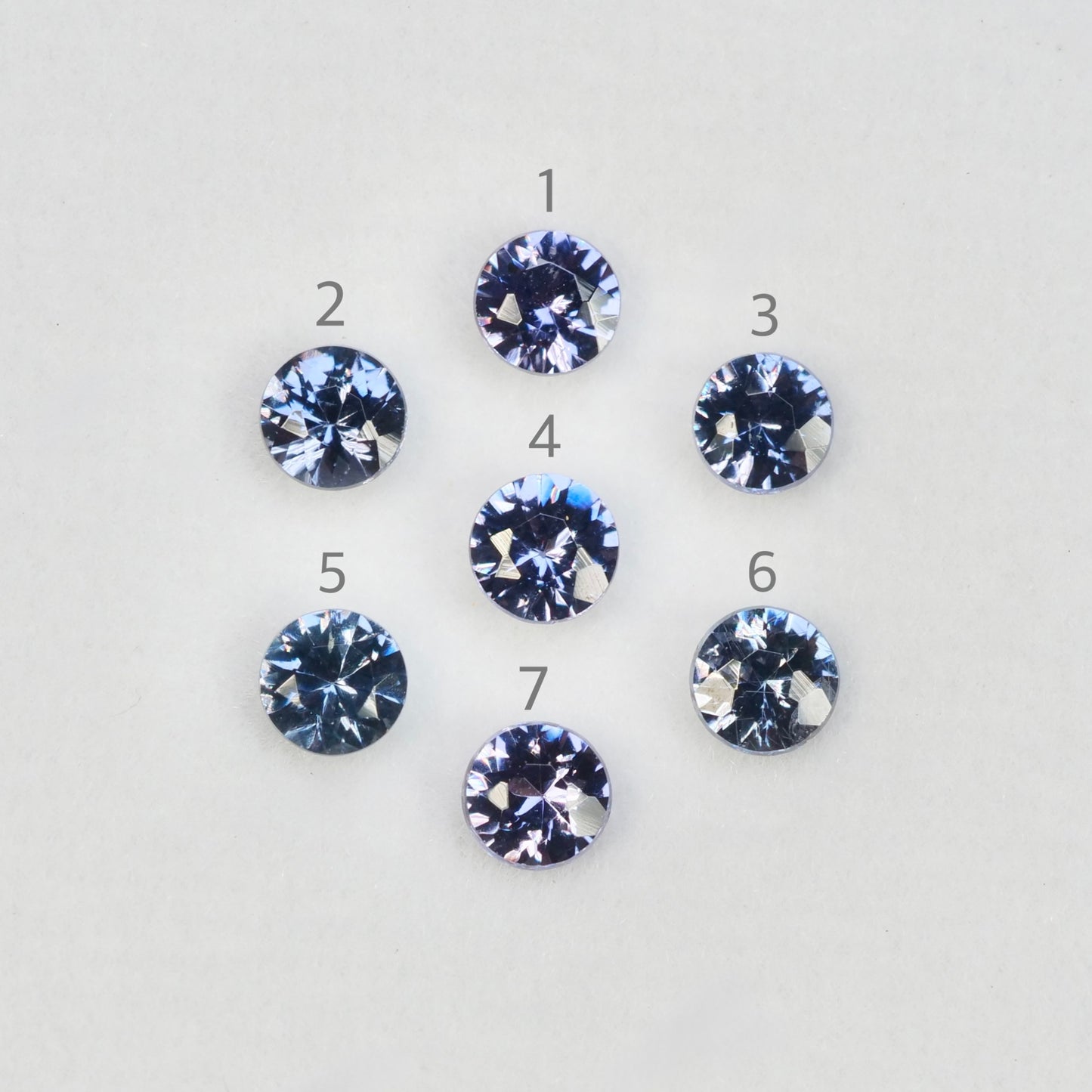 【期間・数量限定特別価格】ベキリーブルーガーネット ラウンドカット 約2.4~2.5mm 【MJ2850】