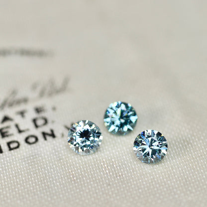 アイスブルーダイヤモンド 0.17ct ラウンドブリリアントカット 3.4mm×3.4mm×2.2mm【MJ2813】