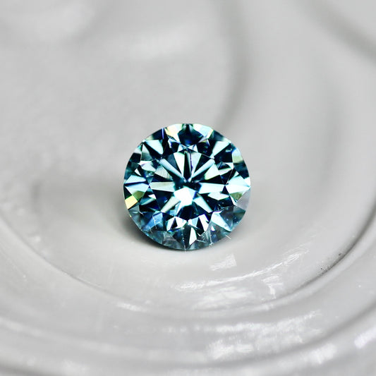 アイスブルーダイヤモンド 0.17ct ラウンドブリリアントカット 3.4mm×3.4mm×2.2mm【MJ2813】