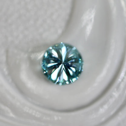 アイスブルーダイヤモンド 0.17ct ラウンドブリリアントカット 3.4mm×3.4mm×2.2mm【MJ2813】
