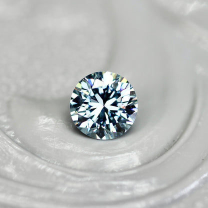 アイスブルーダイヤモンド 0.18ct ラウンドブリリアントカット 3.4mm×3.4mm×2.2mm【MJ2814】