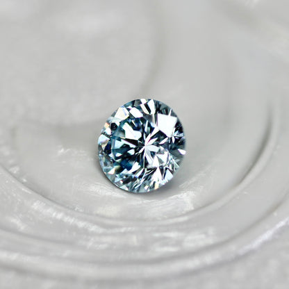 アイスブルーダイヤモンド 0.18ct ラウンドブリリアントカット 3.4mm×3.4mm×2.2mm【MJ2814】