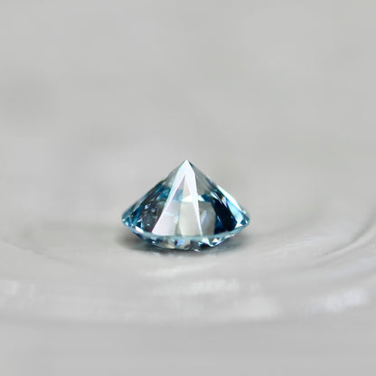 アイスブルーダイヤモンド 0.18ct ラウンドブリリアントカット 3.4mm×3.4mm×2.2mm【MJ2814】