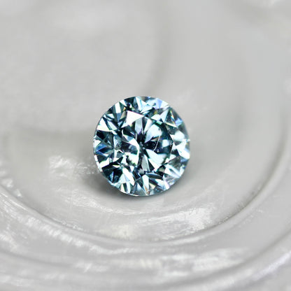 アイスブルーダイヤモンド 0.17ct ラウンドブリリアントカット 3.5mm×3.5mm×2.2mm【MJ2815】