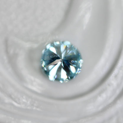 アイスブルーダイヤモンド 0.17ct ラウンドブリリアントカット 3.5mm×3.5mm×2.2mm【MJ2815】