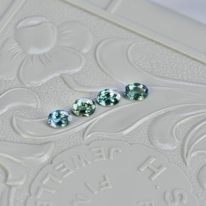 アレキサンドライト 0.11ct～0.13ctct オーバルカット 【MJ2548】