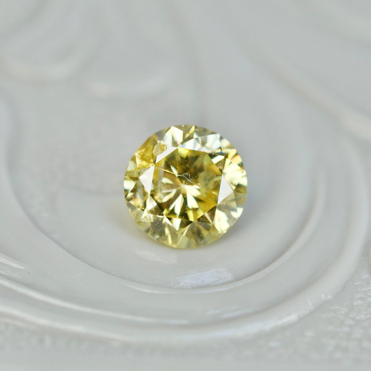 ダイヤモンド 0.42ct ラウンドブリリアントカット 4.6mm×4.6mm×3.0mm【MJ2817】