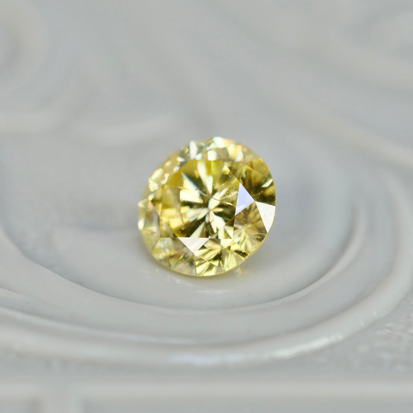 ダイヤモンド 0.42ct ラウンドブリリアントカット 4.6mm×4.6mm×3.0mm【MJ2817】