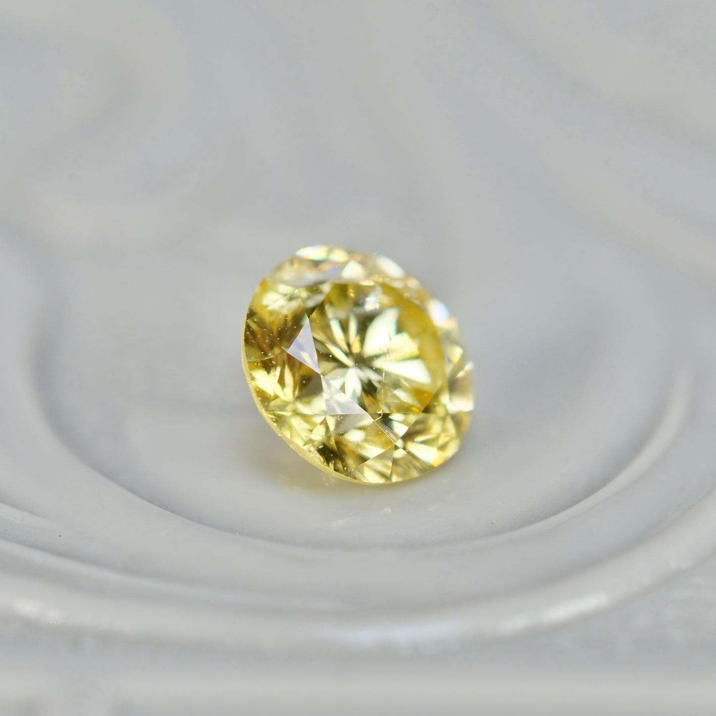 ダイヤモンド 0.42ct ラウンドブリリアントカット 4.6mm×4.6mm×3.0mm【MJ2817】