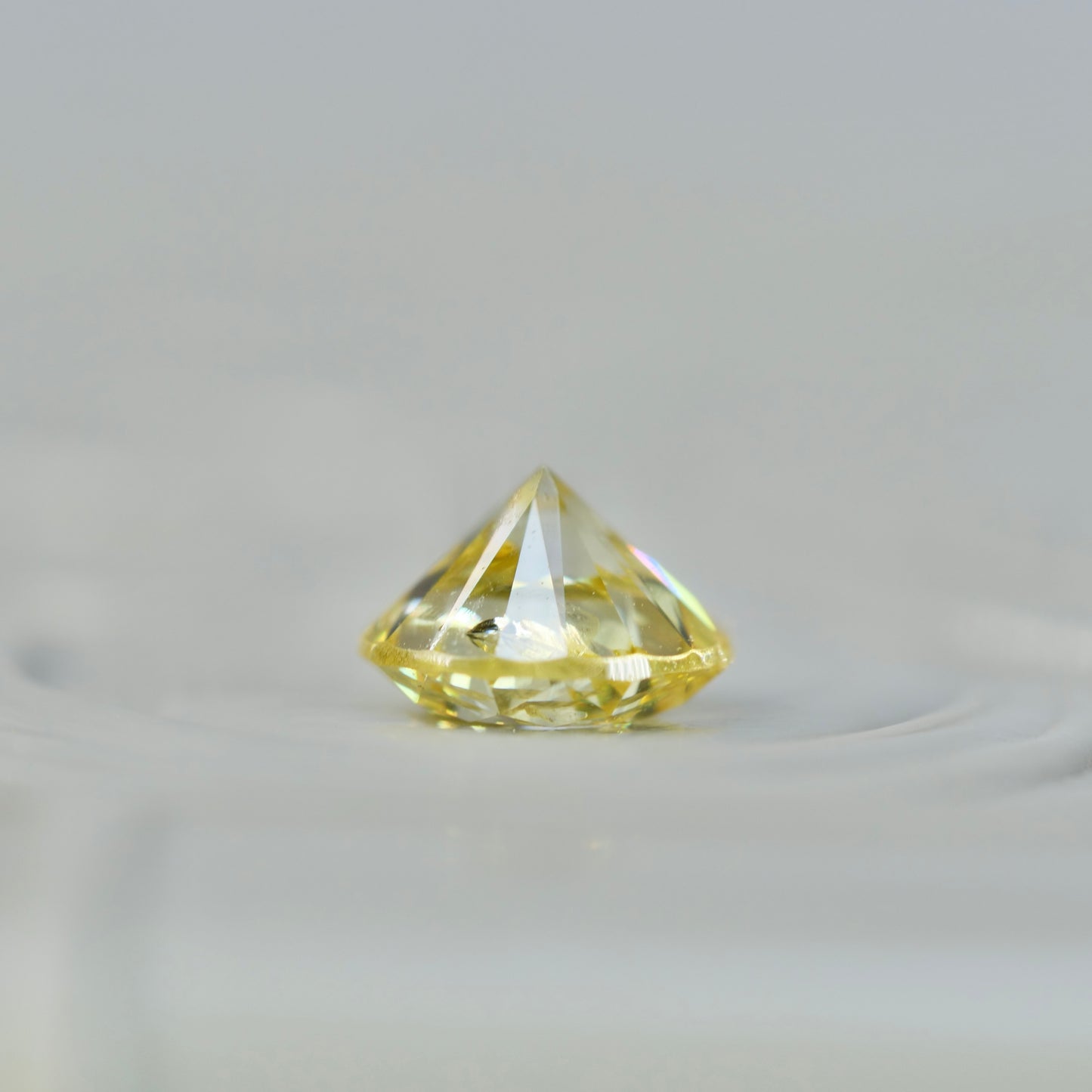 ダイヤモンド 0.42ct ラウンドブリリアントカット 4.6mm×4.6mm×3.0mm【MJ2817】