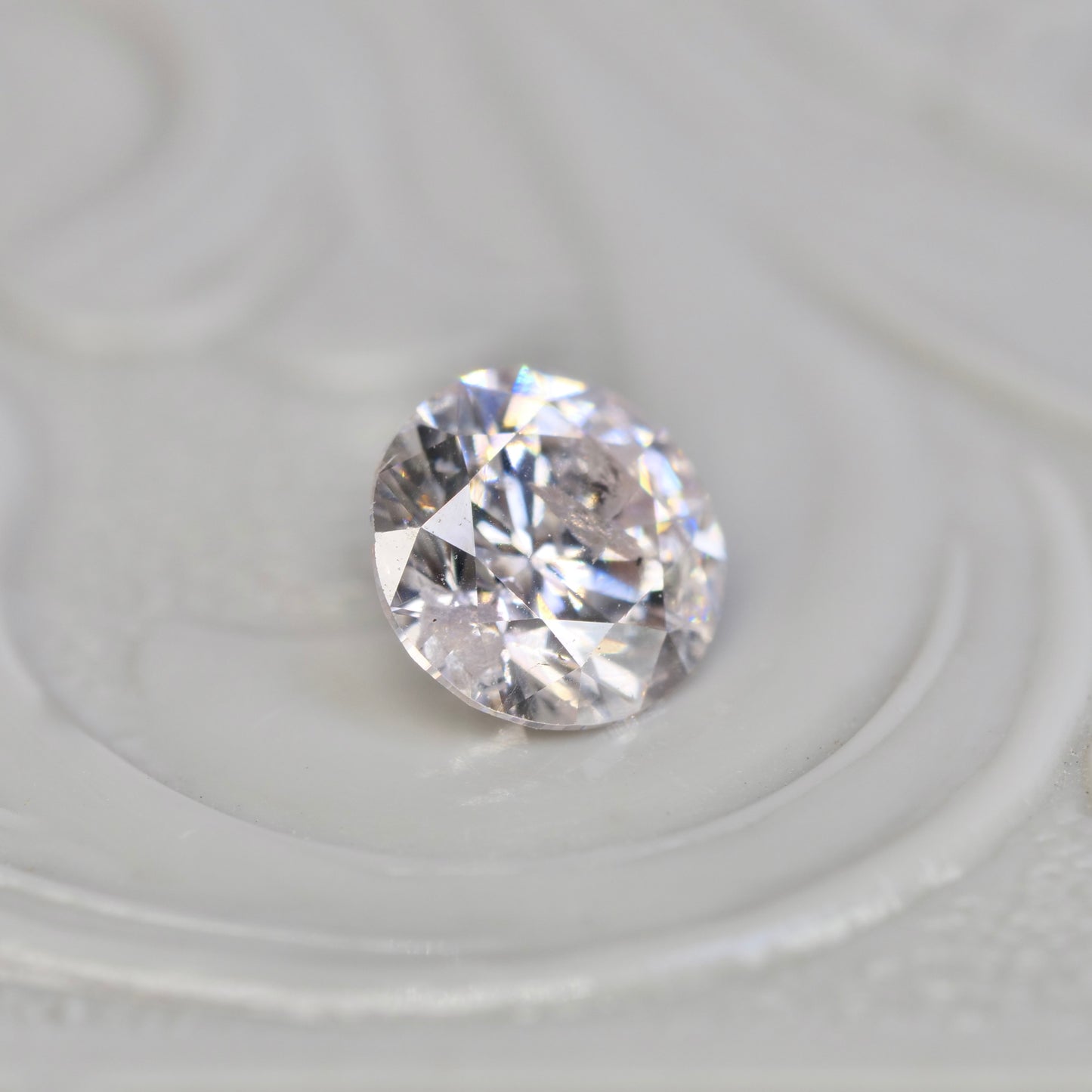 ダイヤモンド 0.40ct ラウンドブリリアントカット 4.6mm×4.6mm×2.9mm【MJ2818】