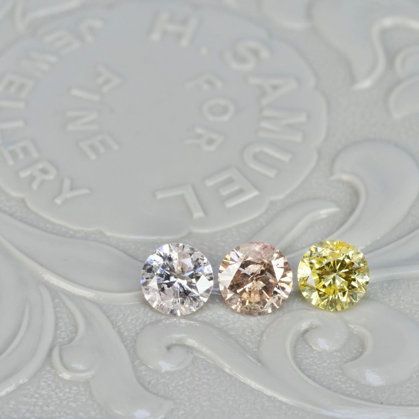 ダイヤモンド 0.42ct ラウンドブリリアントカット 4.6mm×4.6mm×3.0mm【MJ2817】