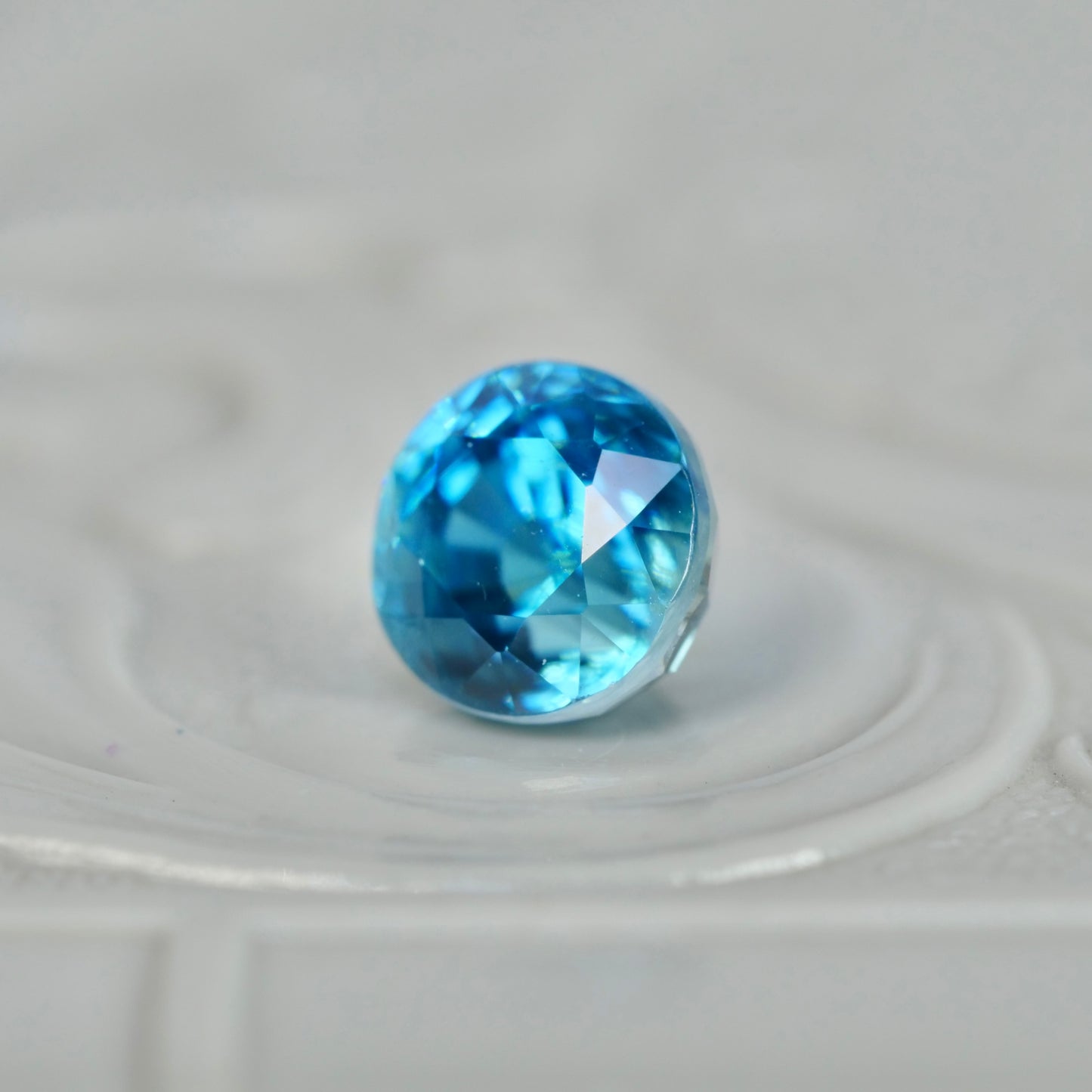 ブルージルコン 1.45ct ラウンドカット 4.6mm×4.6mm×2.9mm【MJ2819】