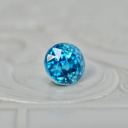 ブルージルコン 1.45ct ラウンドカット 4.6mm×4.6mm×2.9mm【MJ2819】