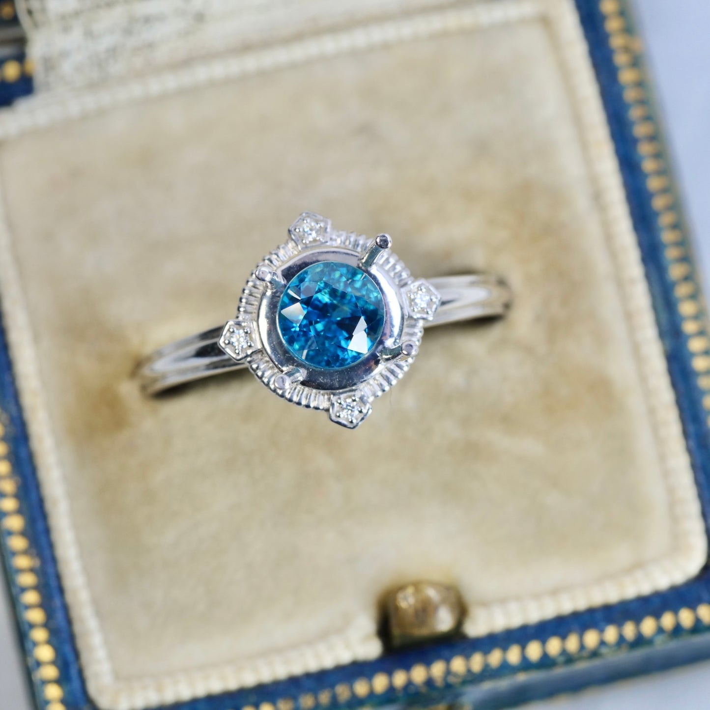 ブルージルコン 1.45ct ラウンドカット 4.6mm×4.6mm×2.9mm【MJ2819】