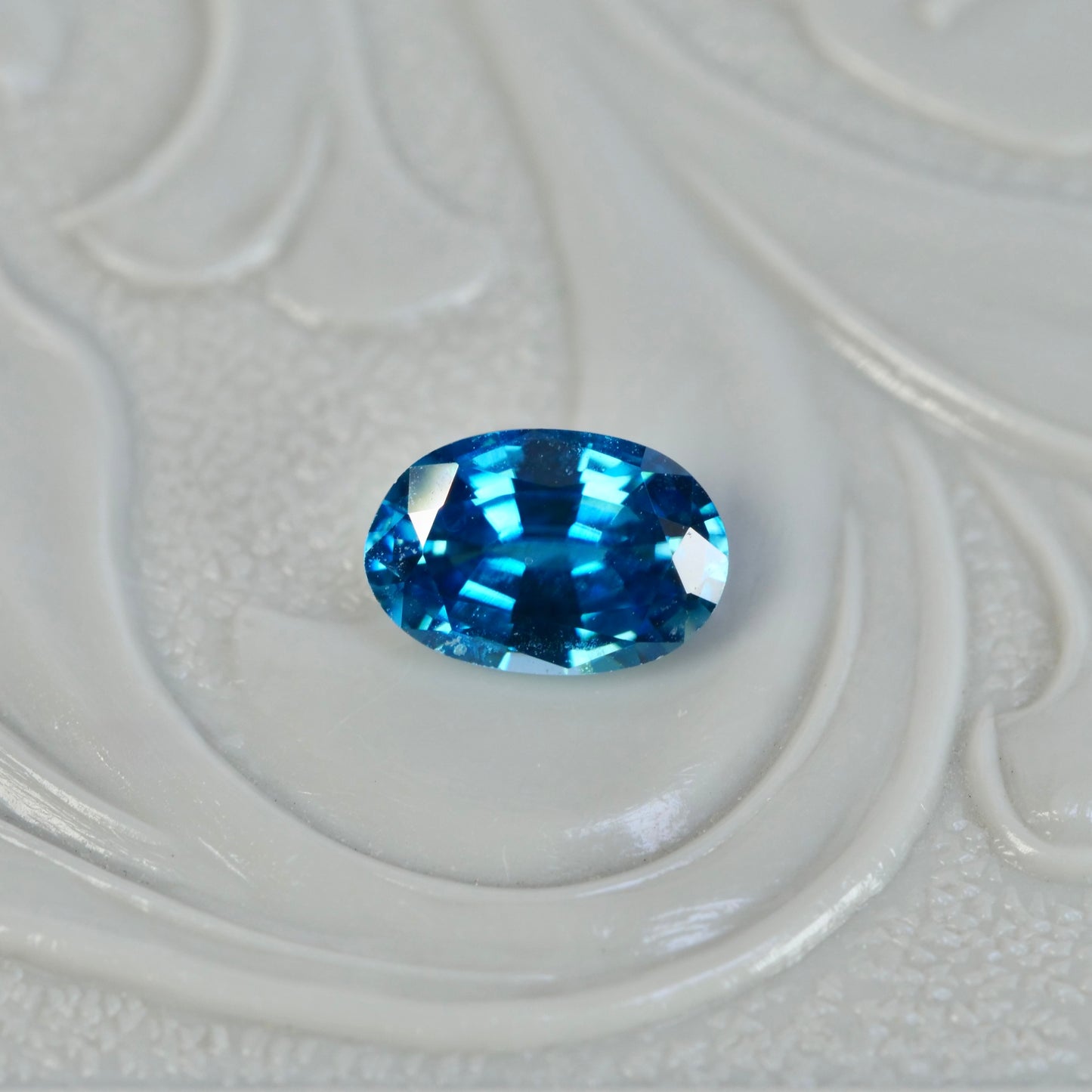 ブルージルコン 0.59ct オーバルカット 4.6mm×4.6mm×2.9mm【MJ2820】