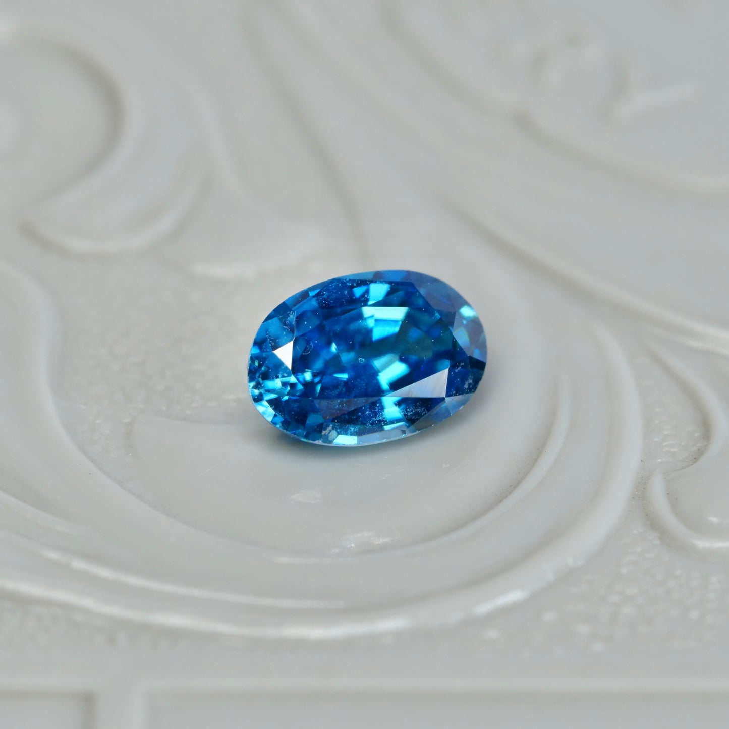 ブルージルコン 0.59ct オーバルカット 4.6mm×4.6mm×2.9mm【MJ2820】