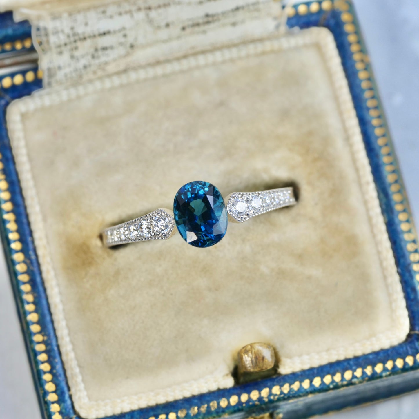 ブルージルコン 0.91ct オーバルカット 4.6mm×4.6mm×2.9mm【MJ2821】