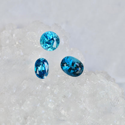 ブルージルコン 1.45ct ラウンドカット 4.6mm×4.6mm×2.9mm【MJ2819】