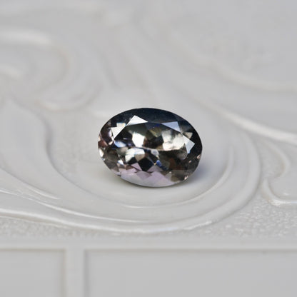 バイカラートルマリン 0.88ct オーバルカット 6.7mm×5.0mm×4.0mm【MJ2822】