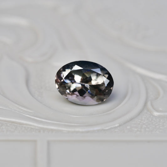 バイカラートルマリン 0.88ct オーバルカット 6.7mm×5.0mm×4.0mm【MJ2822】
