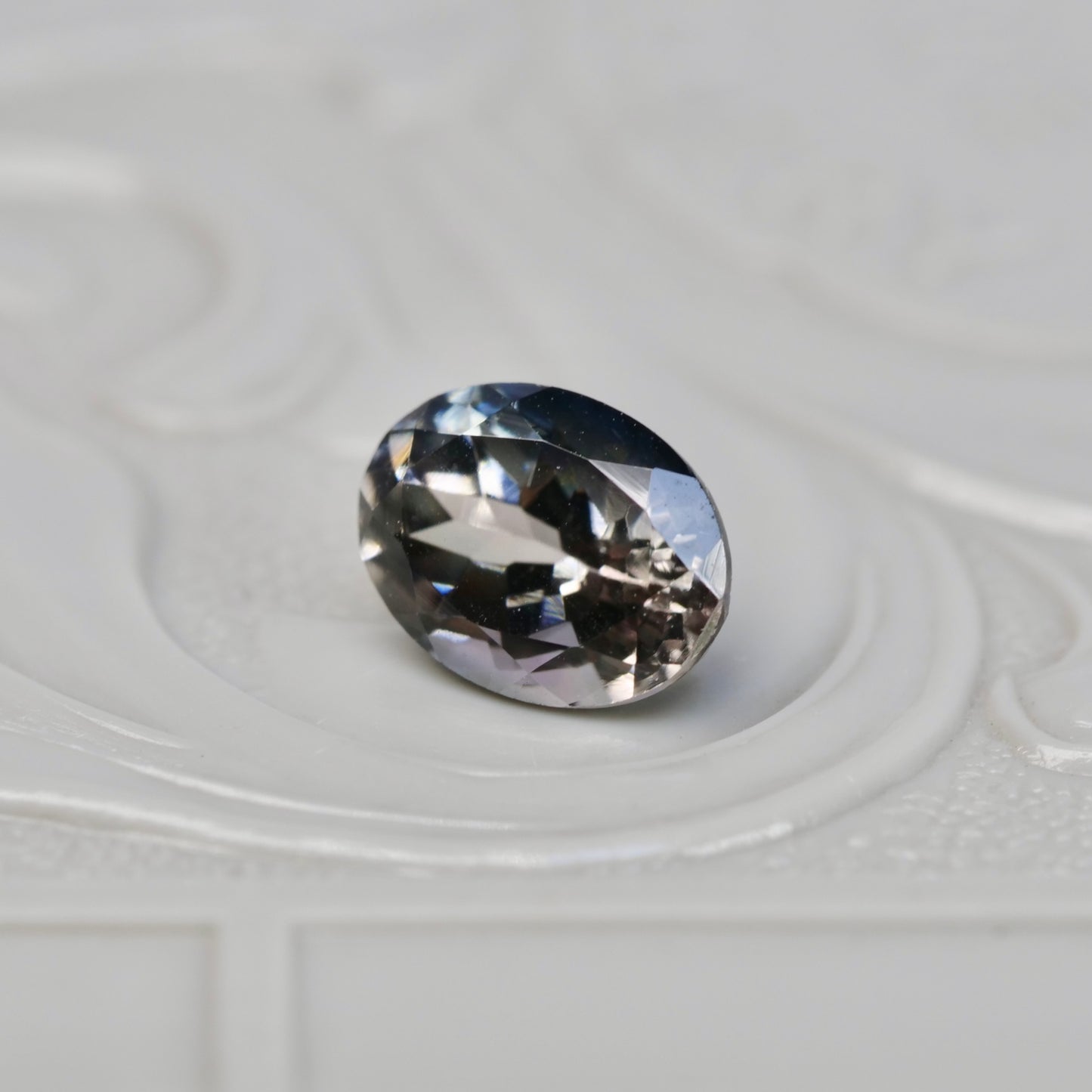 バイカラートルマリン 0.88ct オーバルカット 6.7mm×5.0mm×4.0mm【MJ2822】