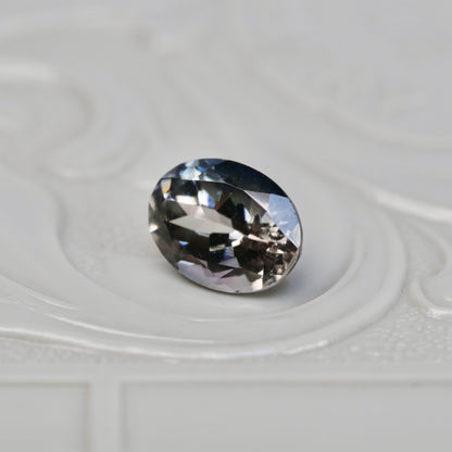 バイカラートルマリン 0.88ct オーバルカット 6.7mm×5.0mm×4.0mm【MJ2822】