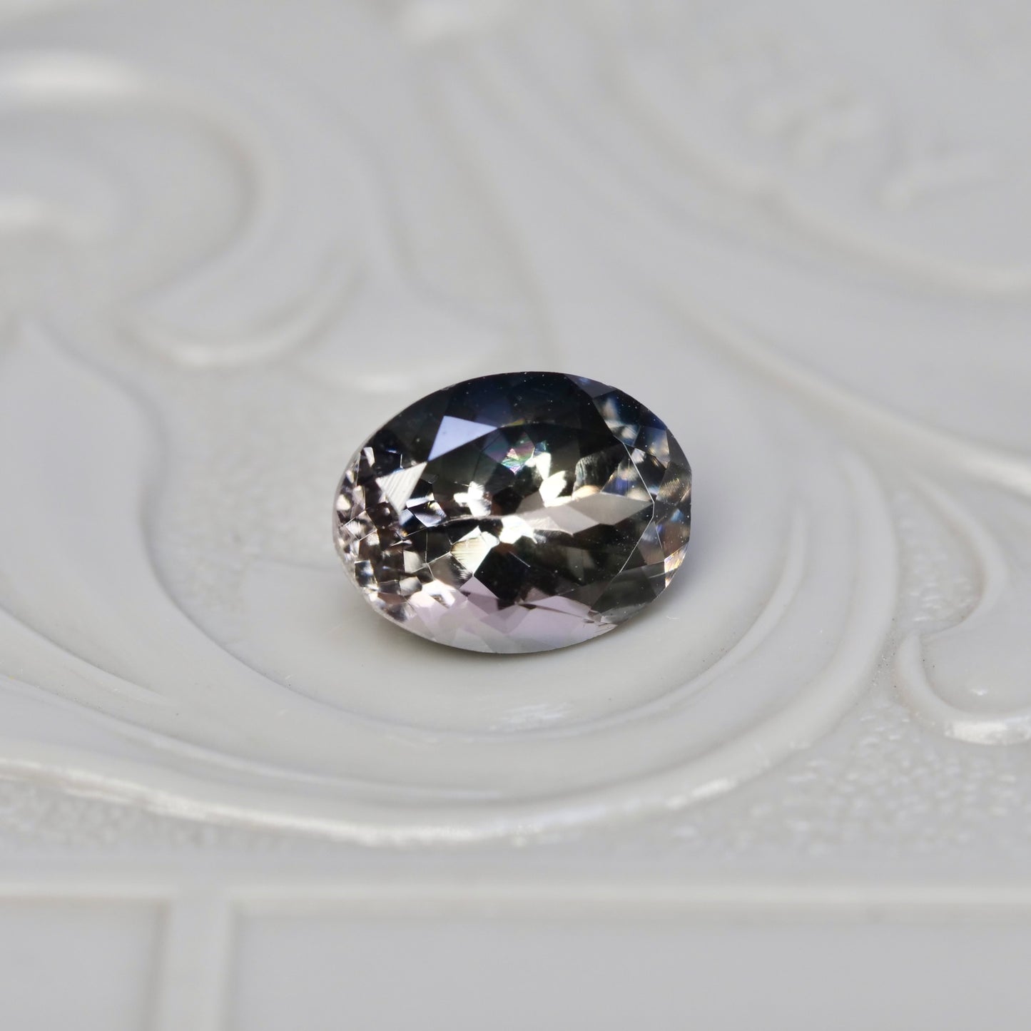 バイカラートルマリン 0.88ct オーバルカット 6.7mm×5.0mm×4.0mm【MJ2822】
