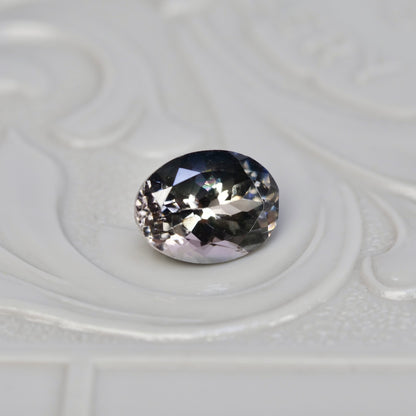 バイカラートルマリン 0.88ct オーバルカット 6.7mm×5.0mm×4.0mm【MJ2822】