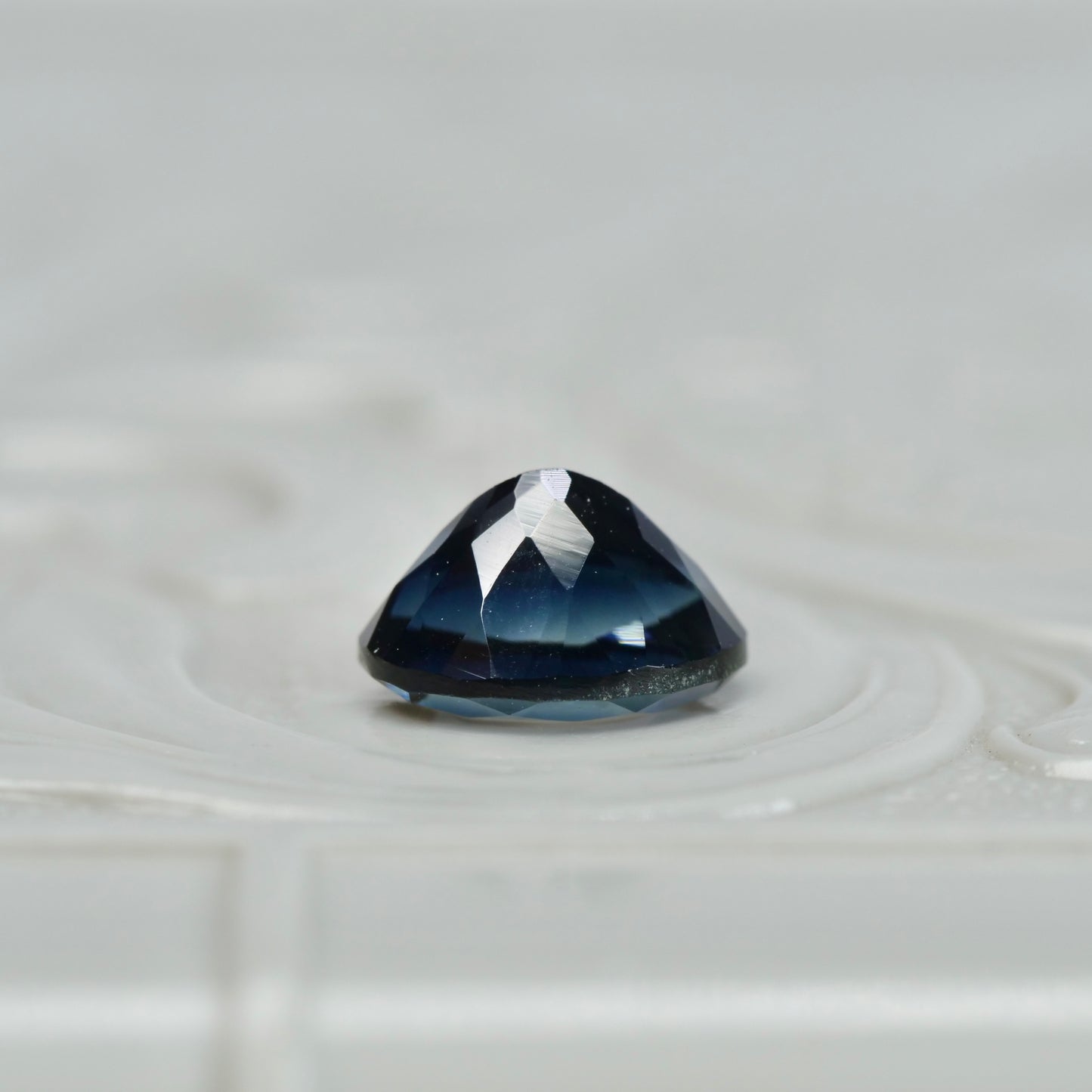 バイカラートルマリン 0.88ct オーバルカット 6.7mm×5.0mm×4.0mm【MJ2822】
