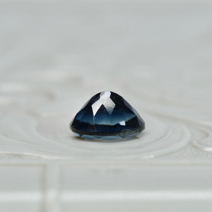 バイカラートルマリン 0.88ct オーバルカット 6.7mm×5.0mm×4.0mm【MJ2822】