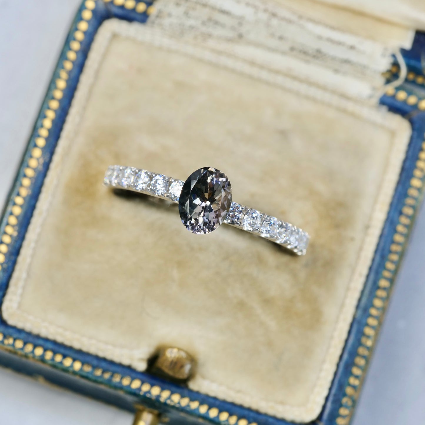 バイカラートルマリン 0.88ct オーバルカット 6.7mm×5.0mm×4.0mm【MJ2822】