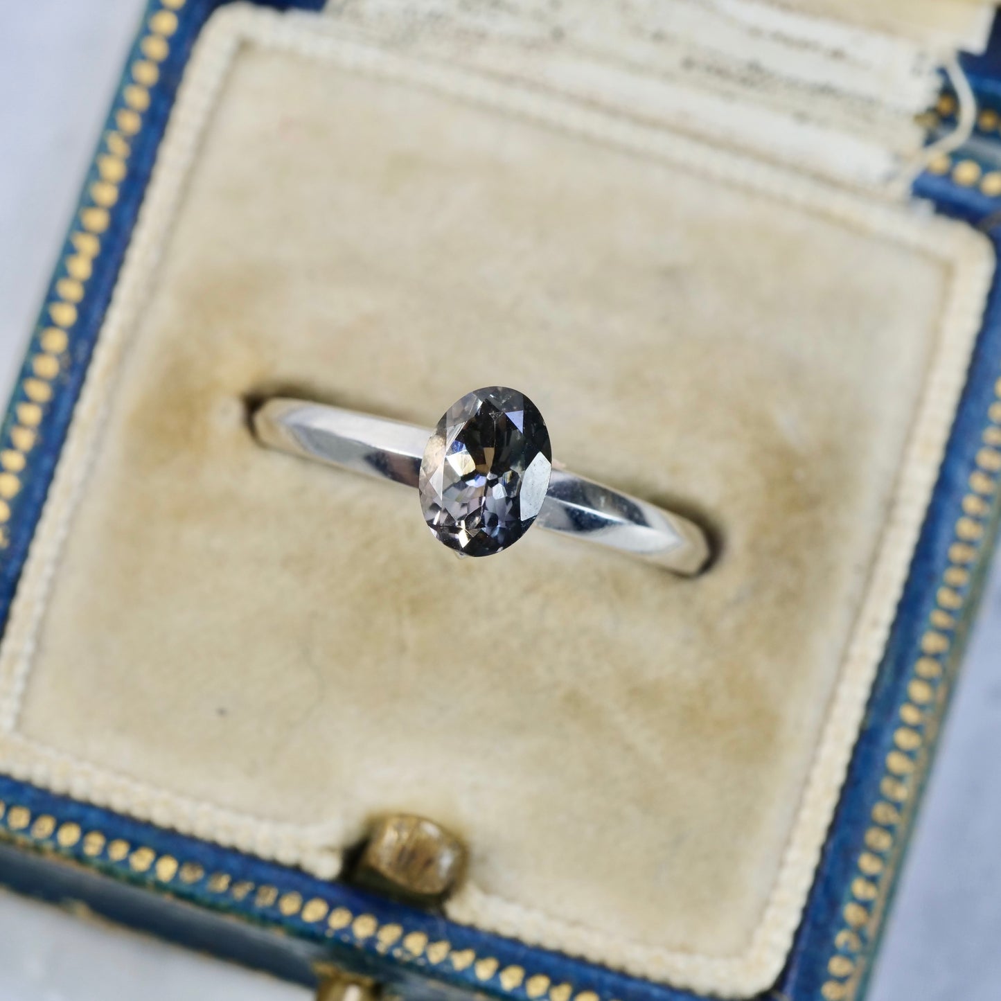 バイカラートルマリン 0.88ct オーバルカット 6.7mm×5.0mm×4.0mm【MJ2822】