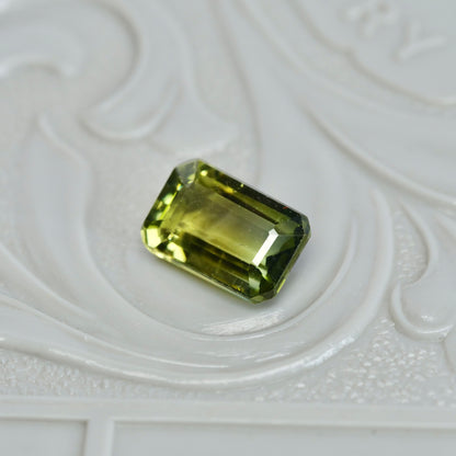 バイカラートルマリン 0.84ct レクタングルカット 7.1mm×4.7mm×2.7mm【MJ2823】