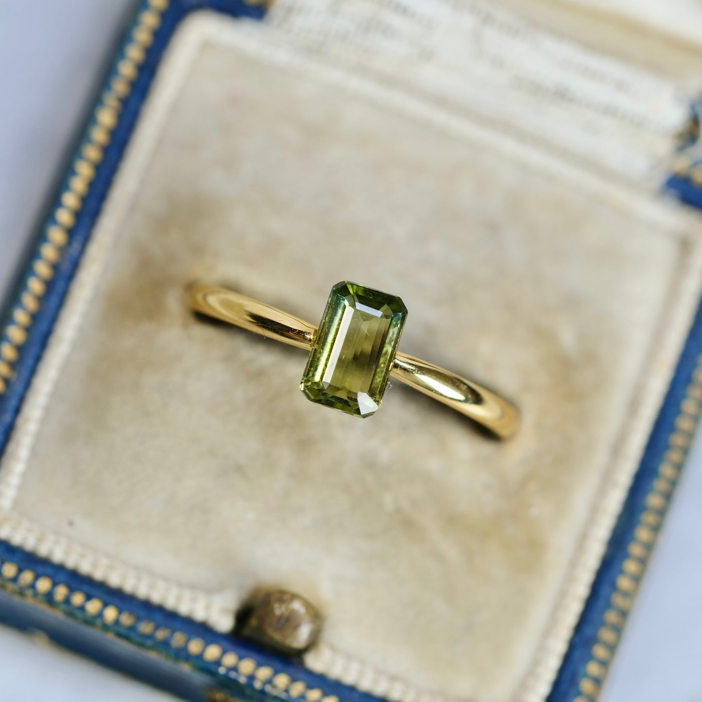 バイカラートルマリン 0.84ct レクタングルカット 7.1mm×4.7mm×2.7mm【MJ2823】