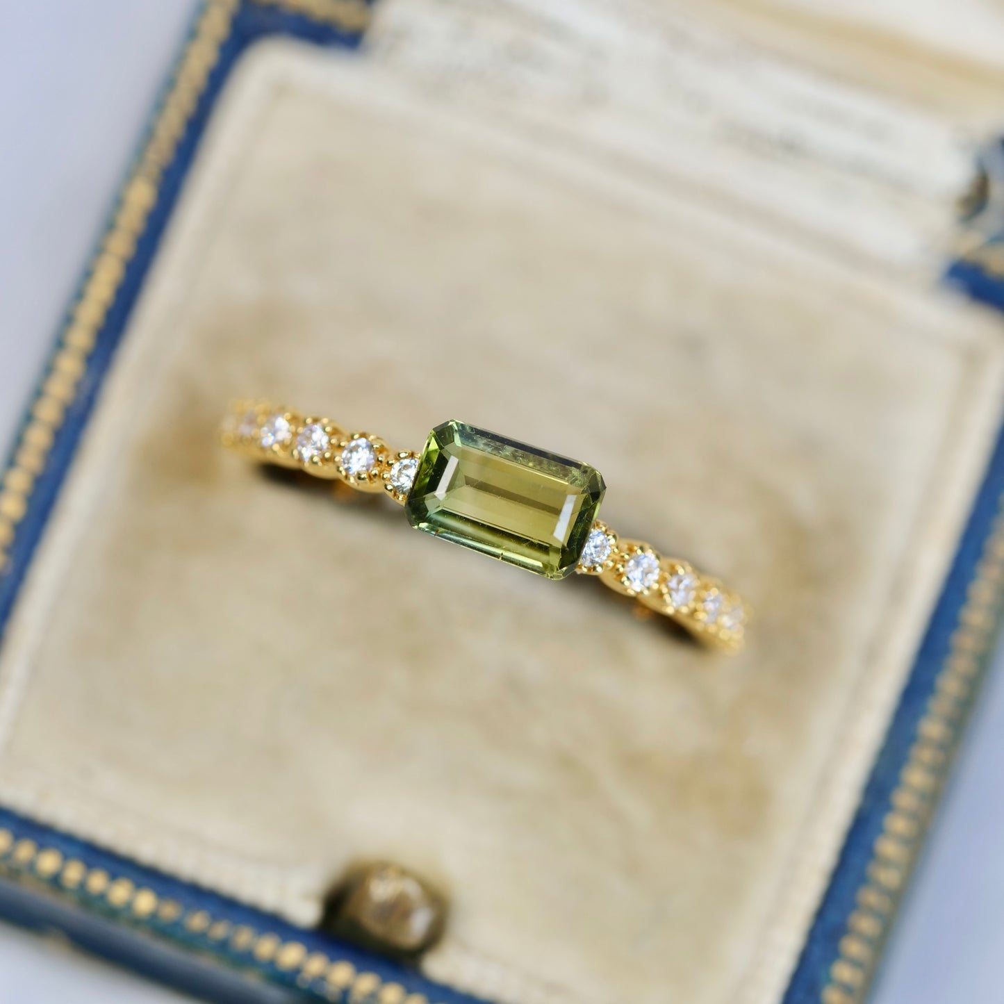 バイカラートルマリン 0.84ct レクタングルカット 7.1mm×4.7mm×2.7mm【MJ2823】