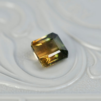 バイカラートルマリン 1.19ct エメラルドカット 5.9mm×5.8mm×3.4mm【MJ2824】