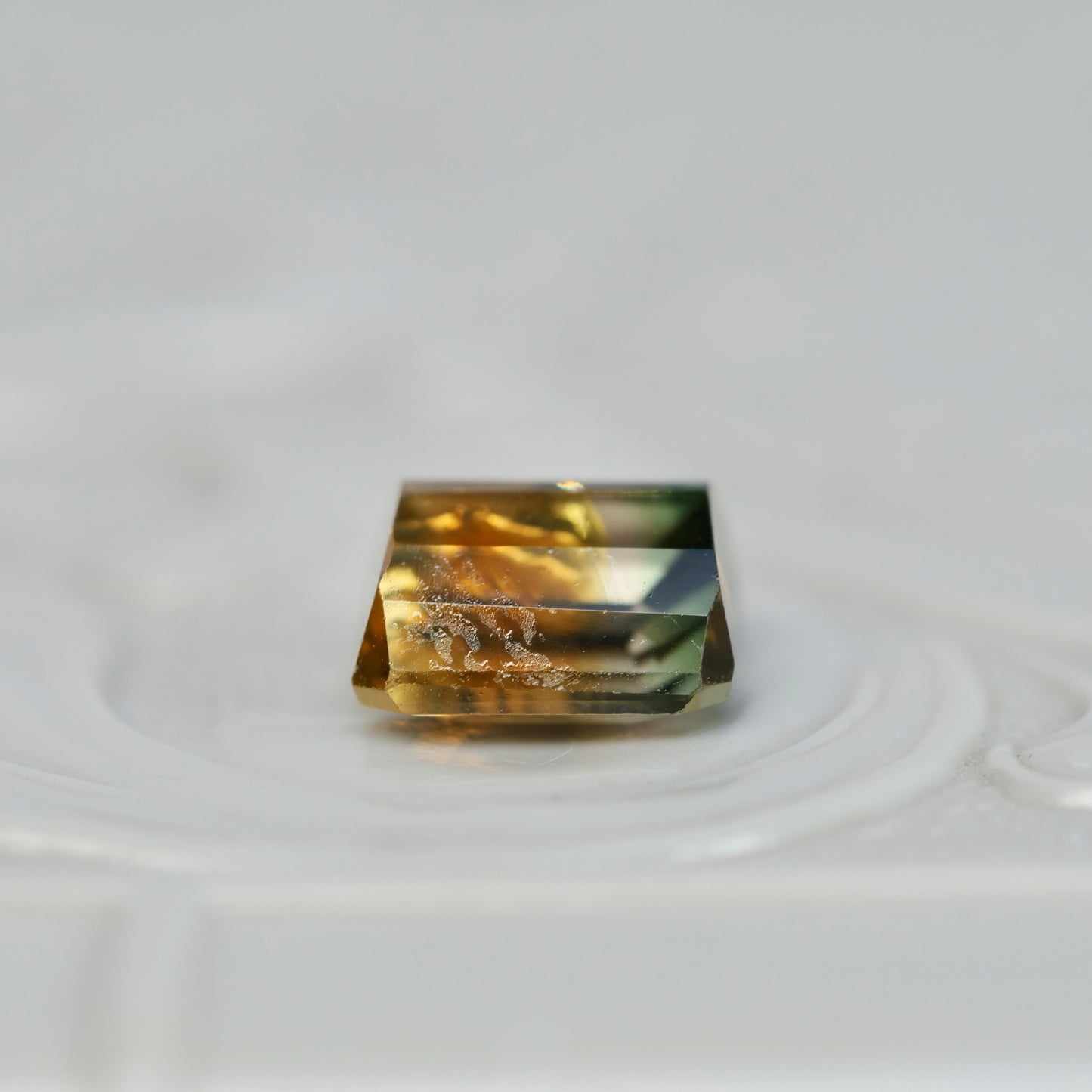 バイカラートルマリン 1.19ct エメラルドカット 5.9mm×5.8mm×3.4mm【MJ2824】