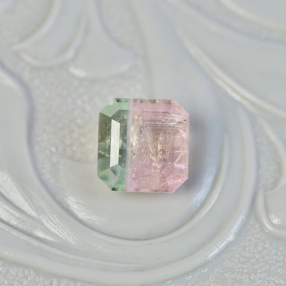 バイカラートルマリン 1.03ct エメラルドカット 5.5mm×5.4mm×3.4mm【MJ2825】