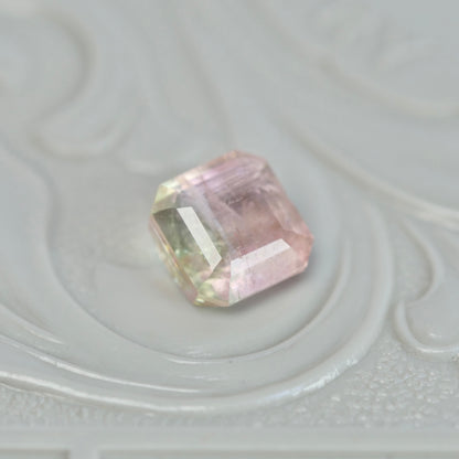 バイカラートルマリン 1.03ct エメラルドカット 5.5mm×5.4mm×3.4mm【MJ2825】