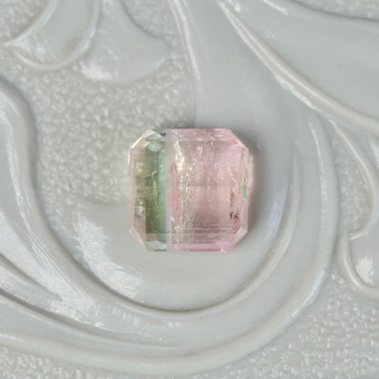 バイカラートルマリン 1.03ct エメラルドカット 5.5mm×5.4mm×3.4mm【MJ2825】