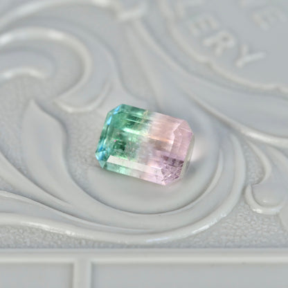 バイカラートルマリン 1.10ct エメラルドカット 7.1mm×5.1mm×3.3mm【MJ2827】