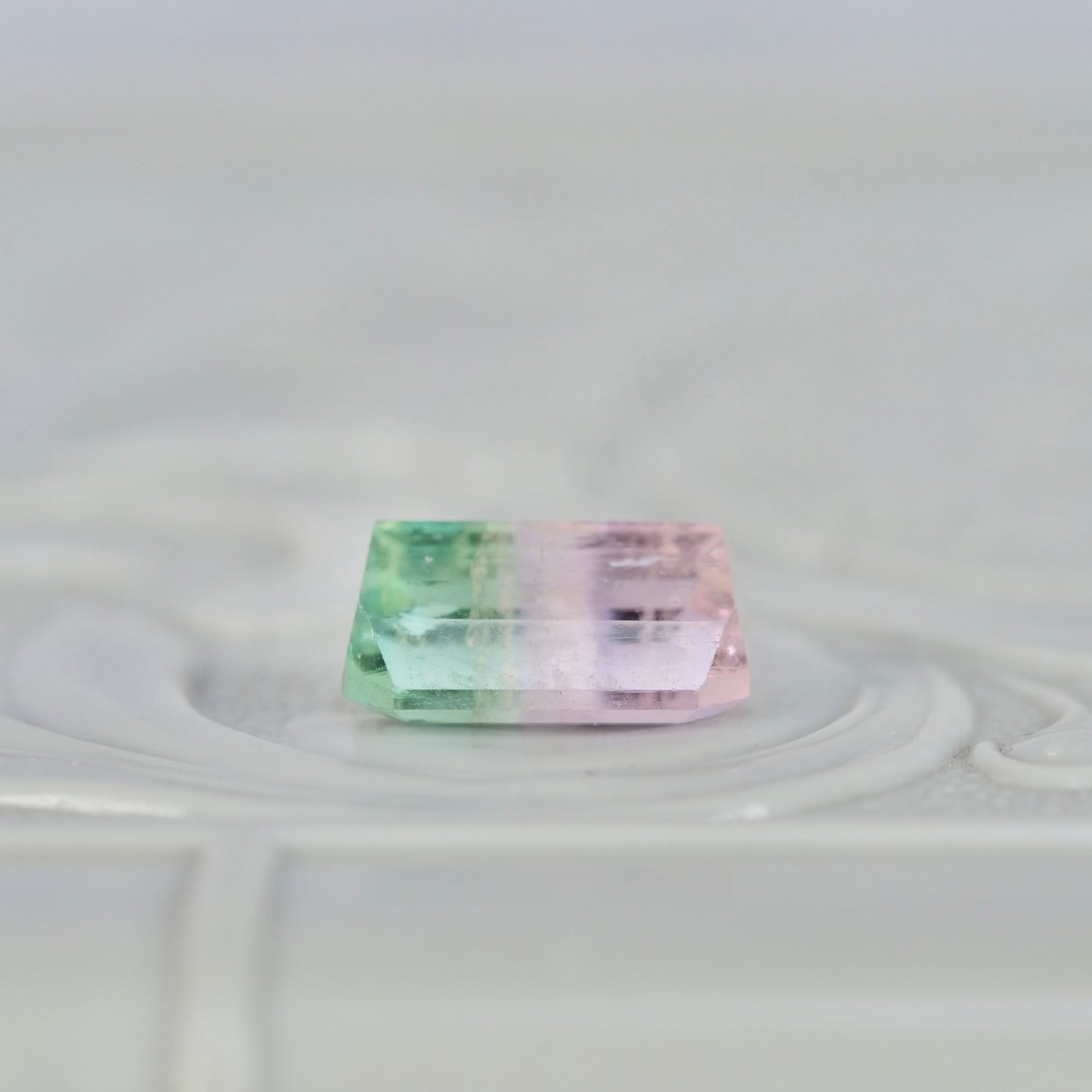 バイカラートルマリン 1.10ct エメラルドカット 7.1mm×5.1mm×3.3mm【MJ2827】