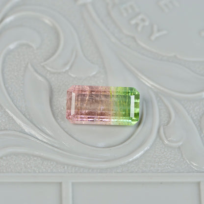 バイカラートルマリン 1.26ct エメラルドカット 9.2mm×4.8mm×2.9mm【MJ2828】